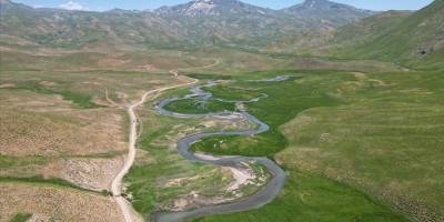 Faraşin Yaylası'nda besicilerin su kaynağı menderesler dronla görüntülendi