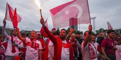 Avusturya-Türkiye maçı öncesinde taraftar yürüyüşü