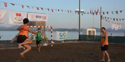 25. Üniversiteler Yaşar Sevim Plaj Hentbolu Türkiye Şampiyonası Köyceğiz’de başladı