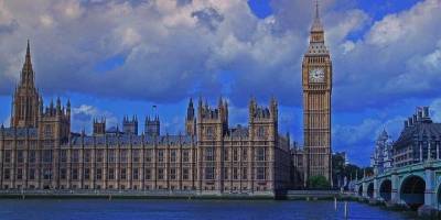 İngiltere'de sandık çıkış anketine göre, İşçi Partisi Avam Kamarası'nda çoğunluğu kazandı