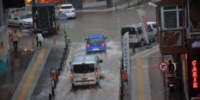 Bazı illerde sağanak ve dolu yaşamı olumsuz etkiledi