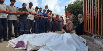 İsrail'in Gazze şehrinin doğusuna düzenlediği saldırılarda onlarca kişi öldü