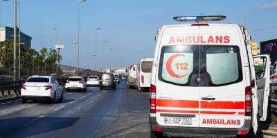 Küçükçekmece'de 4 aracın karıştığı zincirleme kazada 13 kişi yaralandı