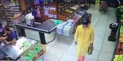 5 litrelik sıvı yağı çaldı, marketten elini kolunu sallayarak çıktı