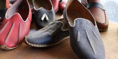 Dört ayrı hayvan derisinden üretilen yemeniler yaz aylarının vazgeçilmezi