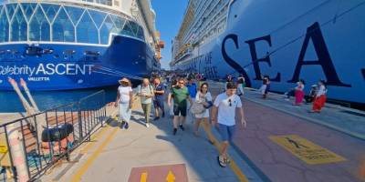 Kuşadası'na 3 kruvaziyerle 8 bin 576 turist geldi