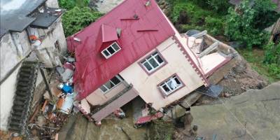 Giresun'da sağanak nedeniyle bir ev yan yattı, su baskınları oluştu