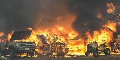 Kaliforniya'nın Chico kentinde çıkan orman yangınına müdahale devam ediyor