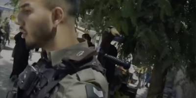 İsrail polisi Doğu Kudüs'te Filistinlileri darbettiği anları görüntüleyen TRT Haber ekibine saldırdı