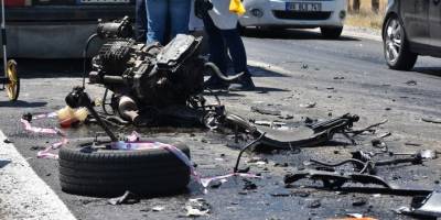 Afyonkarahisar'da tırla çarpışan otomobildeki 3 kişi yaşamını yitirdi