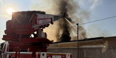 Adana'da geri dönüşüm fabrikasında yangın çıktı