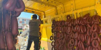 Muğla'da uygunsuz koşullarda ele geçirilen gıda ürünleri imha edildi