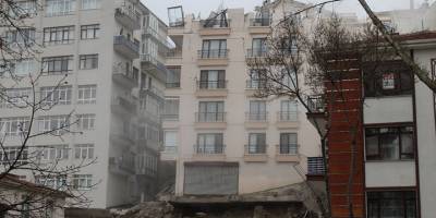 Açelya Apartmanı'nda yıkım sırasında çatlaklar oluştu