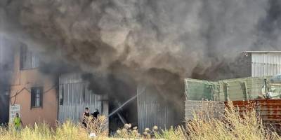 Tekirdağ'da geri dönüşüm tesisinde çıkan yangına müdahale ediliyor