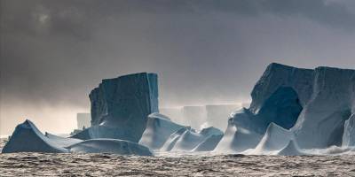 Girdabın etrafında aylardır dönen dünyanın en büyük buz dağının akıbeti merak ediliyor