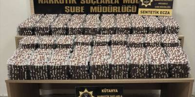 Kütahya’da valizler dolusu uyuşturucu hapla yakalanan şüpheli tutuklandı