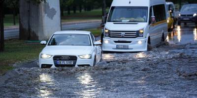 İzmir'de sağanak etkili oldu