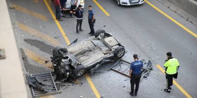 Denizli'de alt geçide düşen otomobildeki 1 kişi öldü, 2 kişi yaralandı