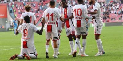 Bol gollü karşılaşmada Samsunspor, sahasında Göztepe'yi mağlup etti