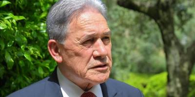 Yeni Zelanda Dışişleri Bakanı Peters konuşurken slogan atan Filistin destekçilerine gözaltı