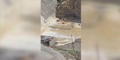 Kastamonu'da gölet inşaatındaki iş makineleri sel suları altında kaldı