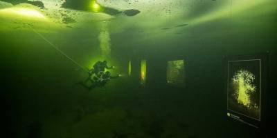 Rusya'da buz tutan denizin altında fotoğraf sergisi