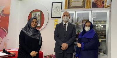 Bakan Soylu, 'Tabuta Sığmayan Şehid'in seccadesinde namaz kıldı