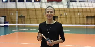 Simge Aköz, “En İyi Voleybol Oyuncusu” seçildi