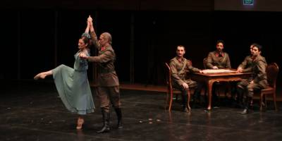 İzmir'de Atatürk ile Latife Hanım'ın evliliğini konu alan danslı anlatım sahnelendi