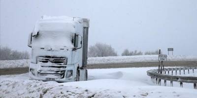 Tokat'taki Çamlıbel Geçidi'nde kar kalınlığı yaklaşık 60 santimetreye ulaştı