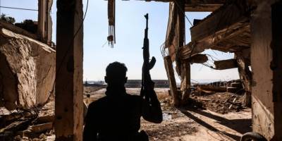 Esed rejimiyle çatışan rejim karşıtı gruplar, Halep kentinin dış mahallelerinin bir kilometre yakınına ulaştı