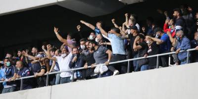 Sokağa çıkma yasağına rağmen binlerce taraftar tribüne geldi!