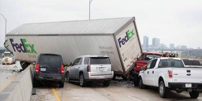 Teksas'ta 70 araç birbirine girdi: 5 Ölü
