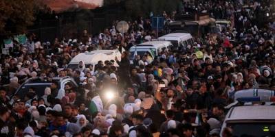 Suriyeliler Emevi Meydanı'ndaki kutlamalara devam etti