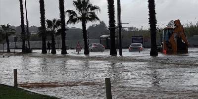 Antalya'da şiddetli yağışta mahsur kalan 236 kişi güvenli alanlara tahliye edildi