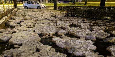 İzmir'de dolu birikintileri kar yağışını andırdı