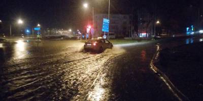 İstanbul -Çanakkale yolu şiddetli sağanak nedeniyle göle döndü