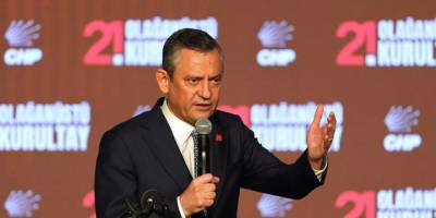 CHP'de olağanüstü kurultay: Özgür Özel yeniden genel başkan seçildi