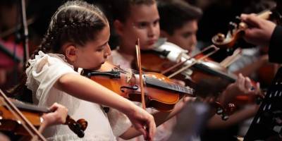 Konaklı kursiyerlerden müzik ve dans şöleni