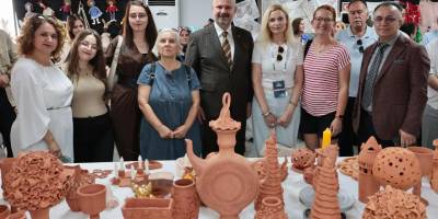 Menemen'de kursiyerlerin sergisine tam not