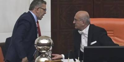 Meclis'te gerginlik: Katip Üye başkanlık kürsüsüne vurdu