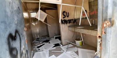 Bornova'da vandalizm... Pazaryerine saldırı!