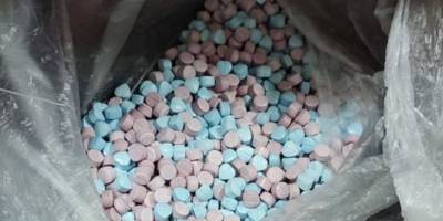 Aydın'da otomobilin vites kutusuna gizlenmiş 500 uyuşturucu hap ele geçirildi, 3 kişi tutuklandı