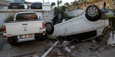 Çeşme: Hortumun verdiği hasar gün aydınlanınca ortaya çıktı