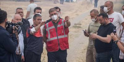 Başkan Tugay, '2 helikopter var' dedi: Havadan müdahale yetersiz!