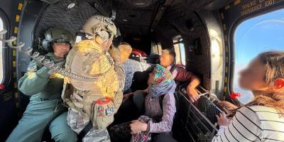 Mehmetçik, İzmir'deki orman yangınında mahsur kalan aileyi kurtardı