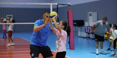 Aydınlı minikler voleybolla buluştu
