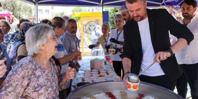 Başkan Duman'dan vatandaşlara aşure ikramı