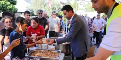 Bayraklı'da aşure bereketi