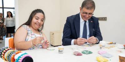 Başkan Tugay Engelli Çalışmaları Merkezi’ni ziyaret etti